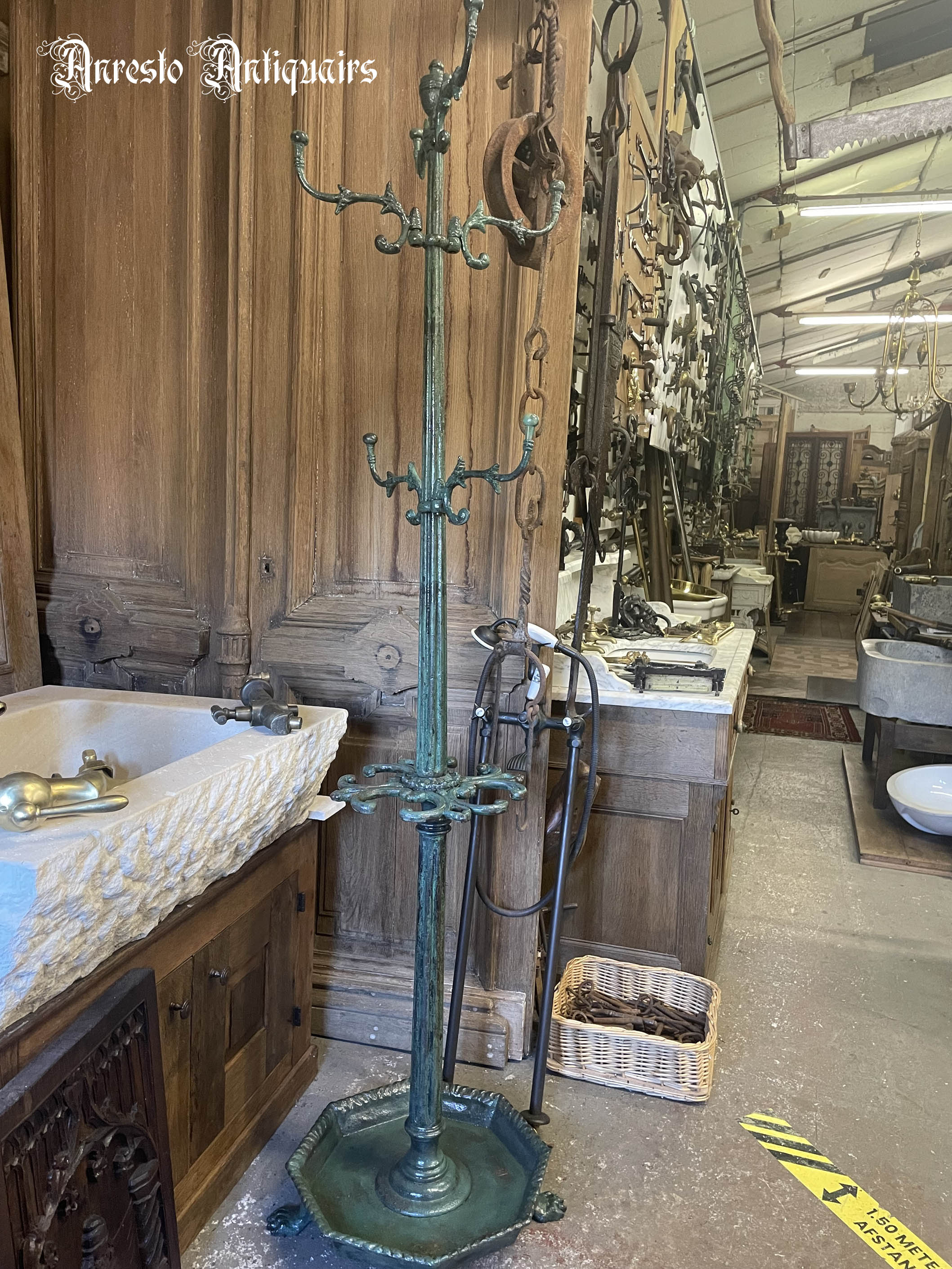 ~klik vergroting~ Antieke gietijzeren kapstok 