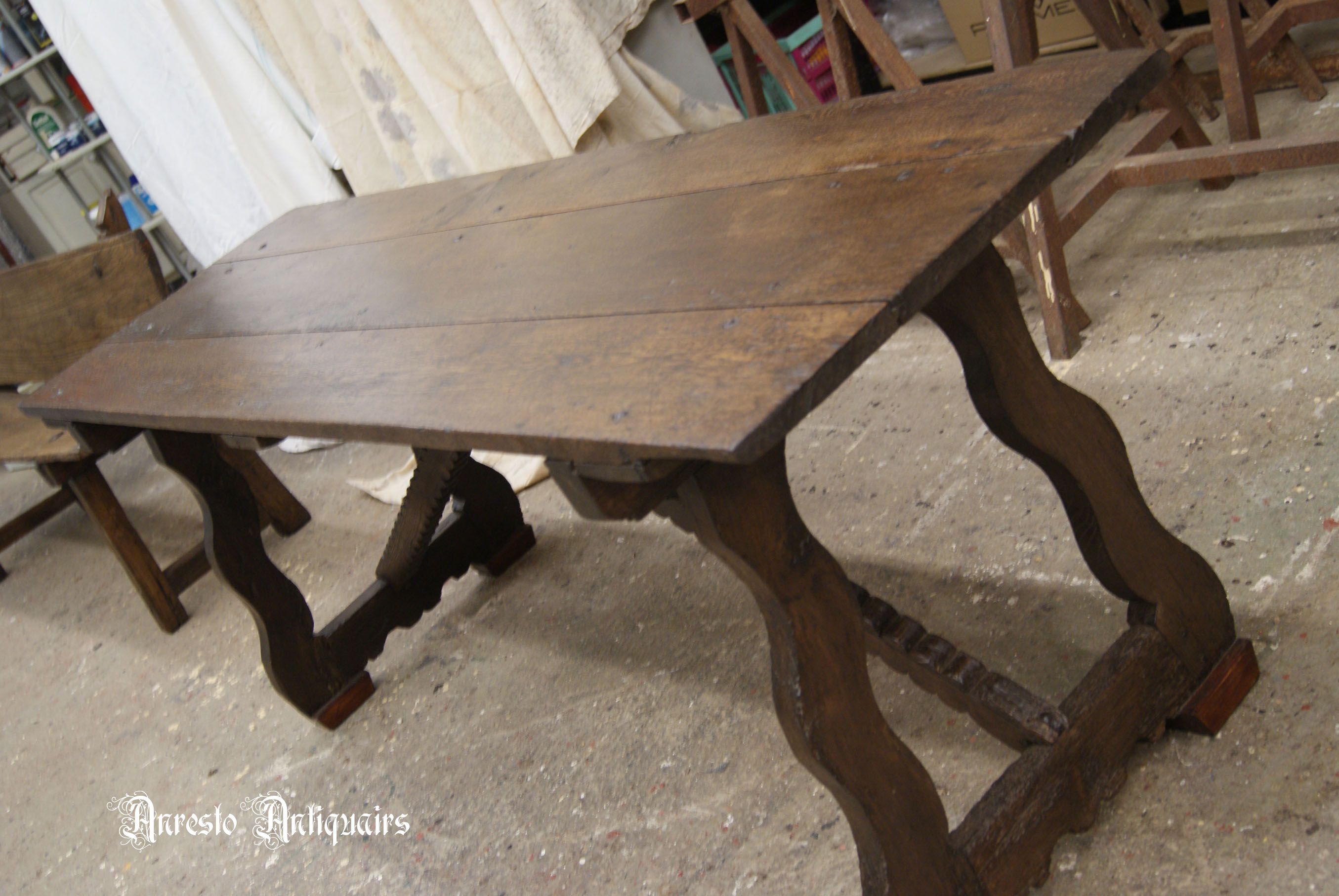 Antieke Spaanse eikenhouten harppoottafel