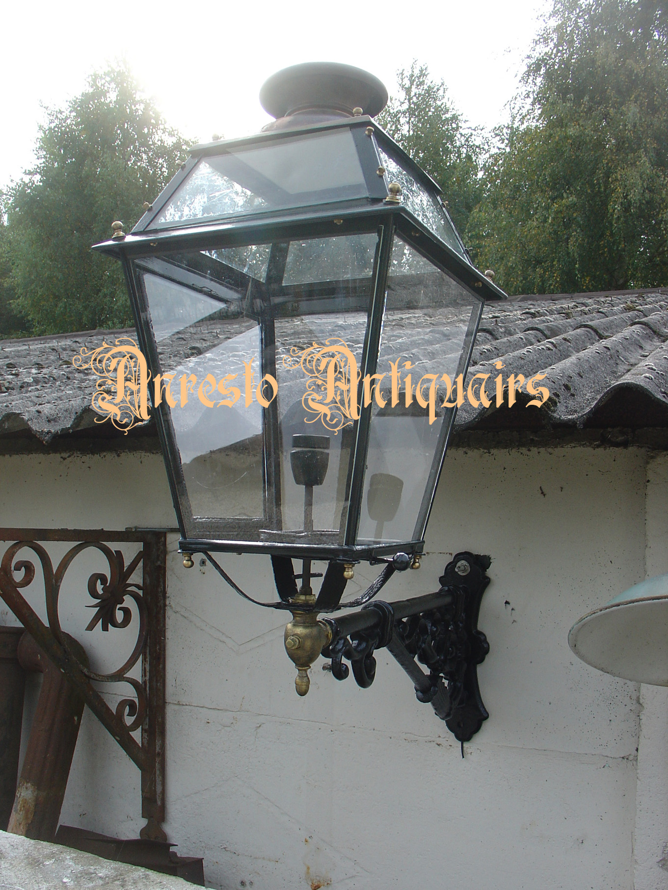 ~Antieke Franse ijzeren tuinlantaarnlamp [ANRESTO klik vergroting]~   Stel koperen muurlampen 