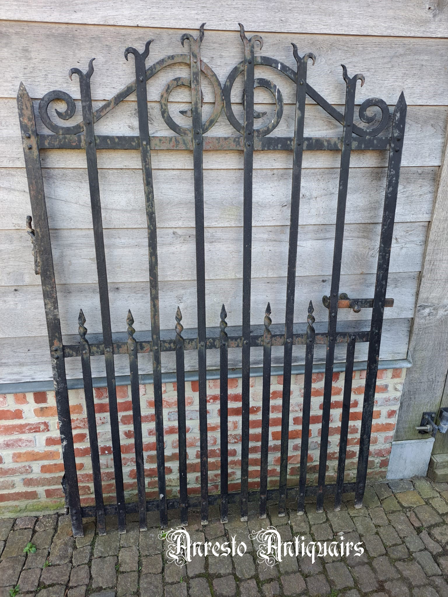 Antieke smeedijzeren tuinpoort