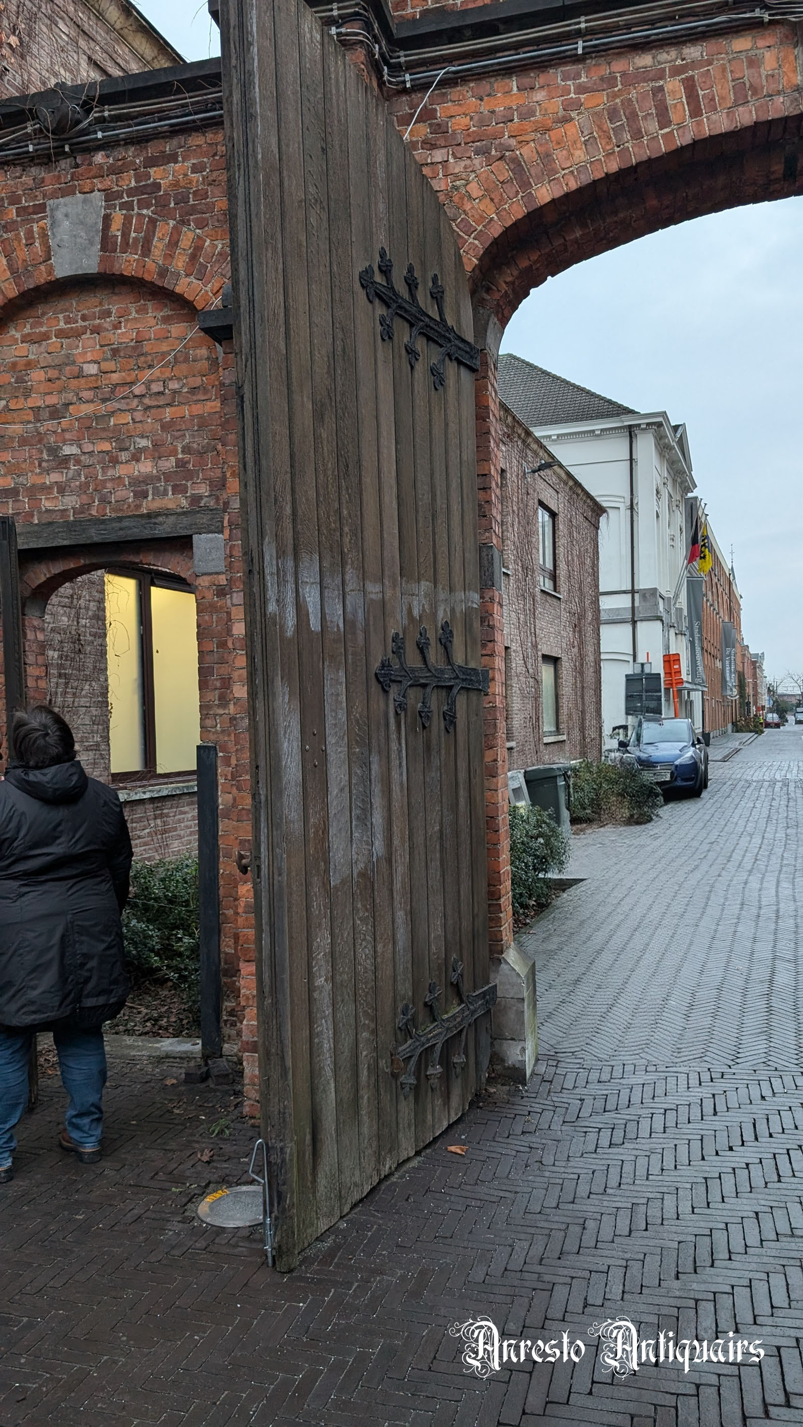 Antieke dubbele eiken poort