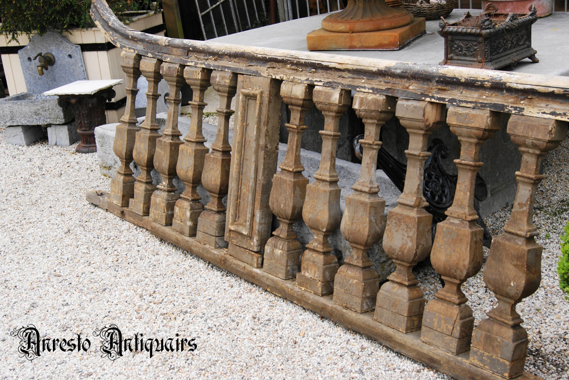 Antieke Franse houten balustrade ~klik vergroot~